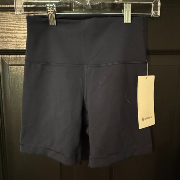 Lululemon Bike Shorts Wunder Train - Picture 1 of 3